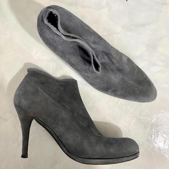 STUART WEITZMAN gray suede heeled booties - Picture 2 of 9